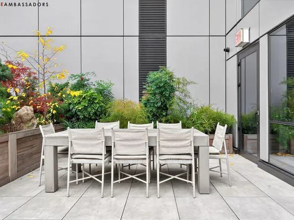 300 West 30th Street image 14 of 18