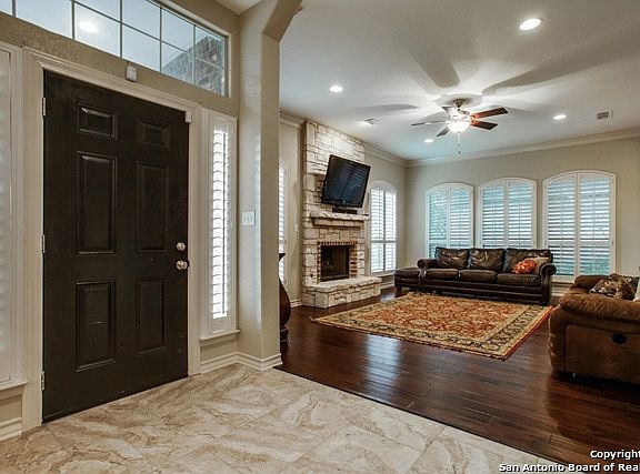 3rd image of 112 Westcourt Ln