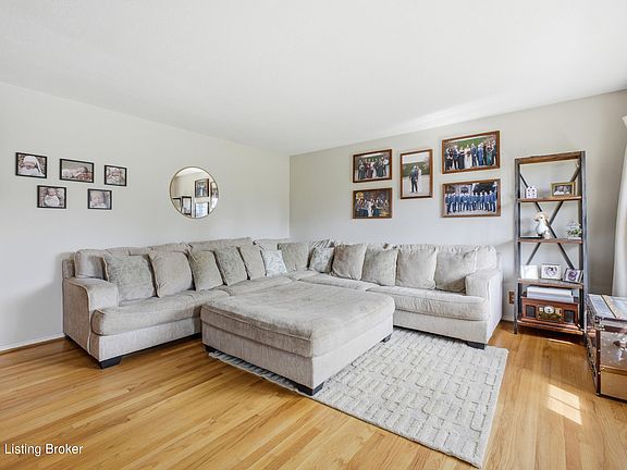 5th image of 2614 Tregaron Ave