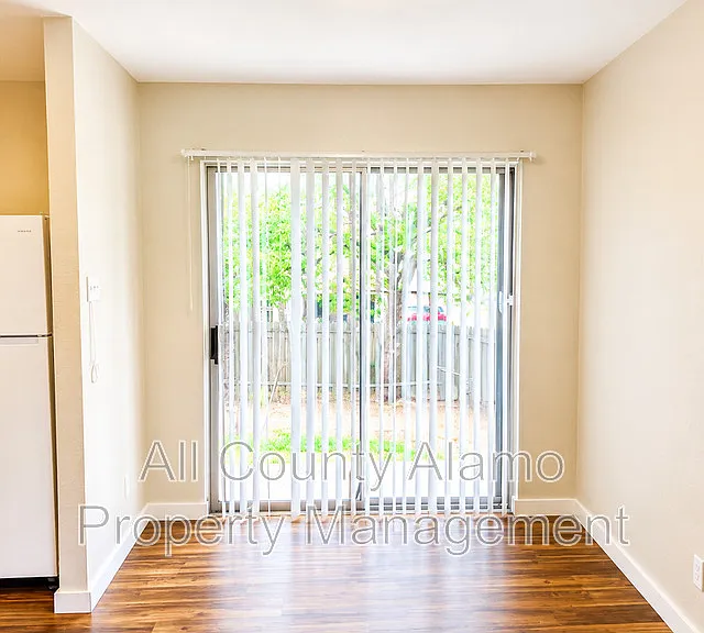 429 Zachry Dr — Photo 4