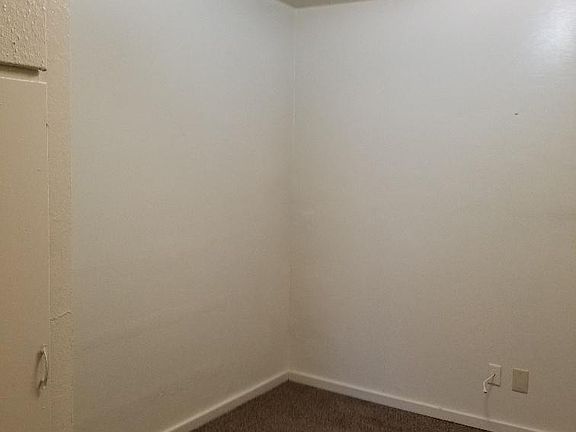 4th image of 635 W University Ave