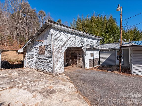 4th image of 181 Mink Farm Rd