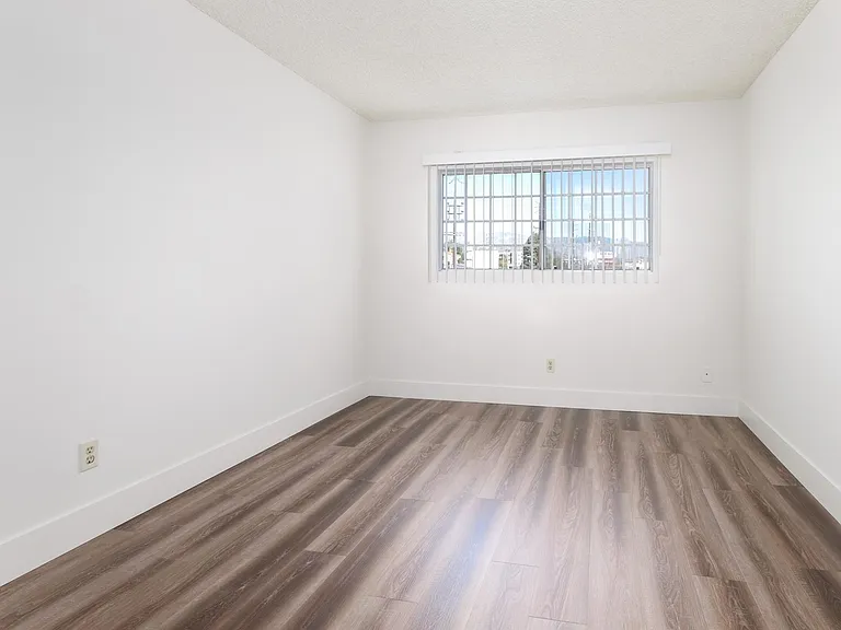 Garden View Apartments — Photo 12