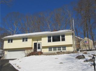 46 Overlook Rd, Gales Ferry, CT 06335
