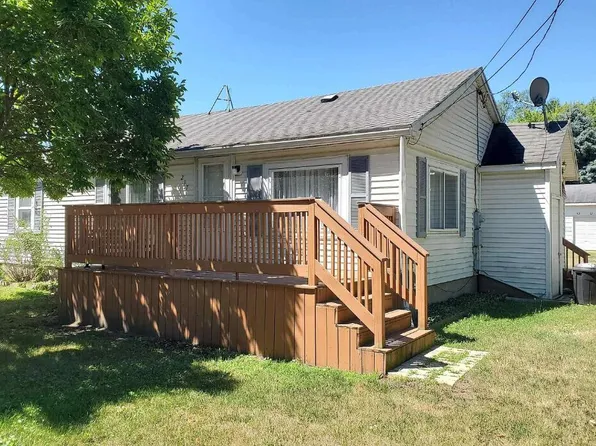 217 Maple St, Breckenridge, MI 48615