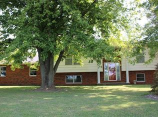 24 Kay Dr, Highland, IL 62249