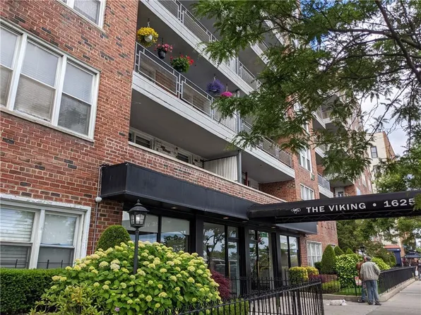 1625 Emmons Avenue image 31 of 32