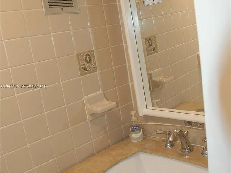 10907 N Kendall Dr #416 — Photo 4