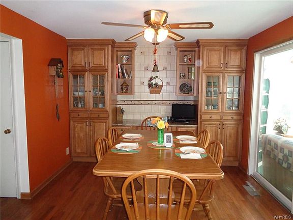 5th image of 896 Sun Valley Dr
