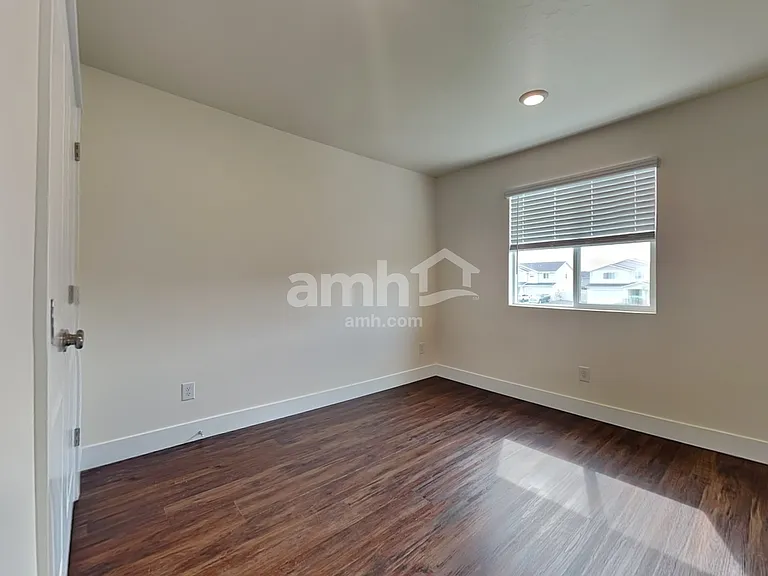 1067 Jillian Ave — Photo 17