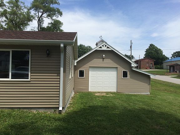 3rd image of 415 Rock Island Ave
