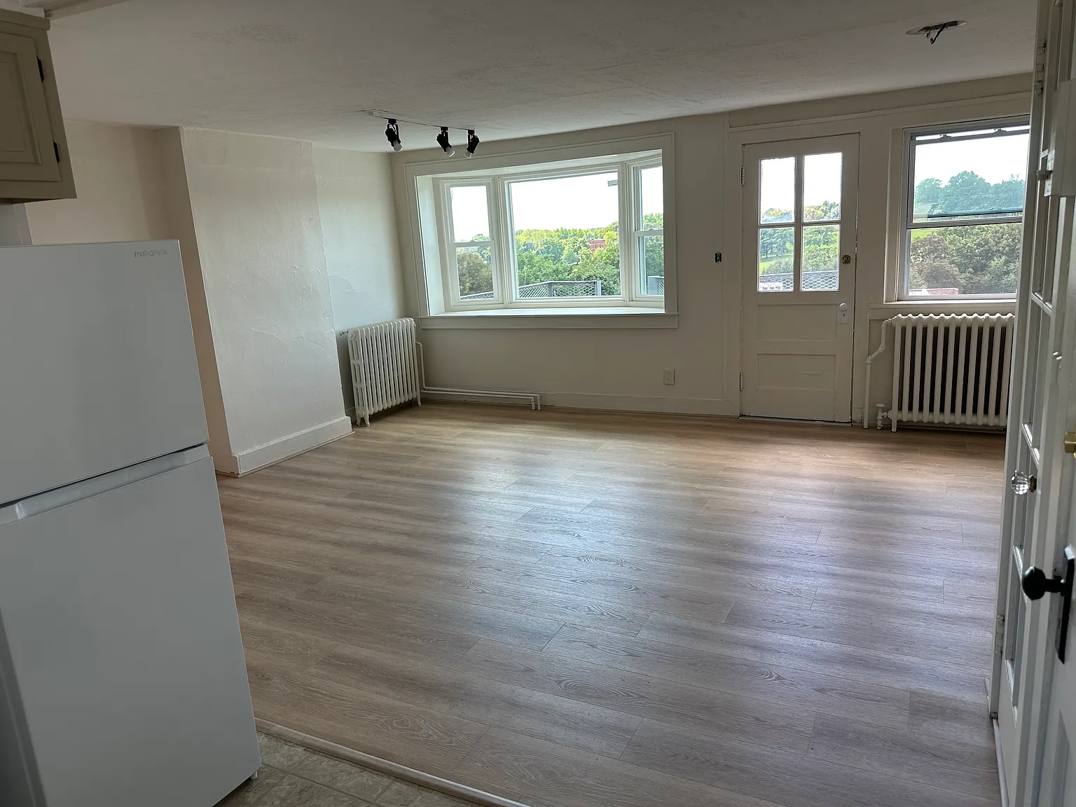 Studio, 300 sqft, $1,050 — Photo 3