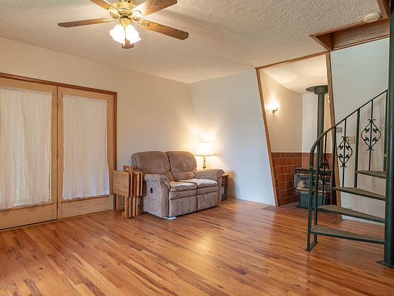 3rd image of 127 Stoor Dr