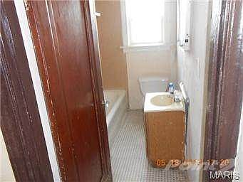 4th image of 3932-3934 Parker Ave