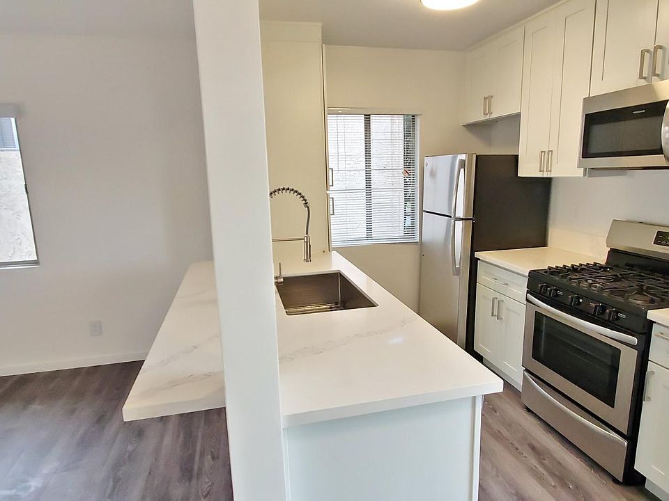 1st image of 1824 Barry Ave #3