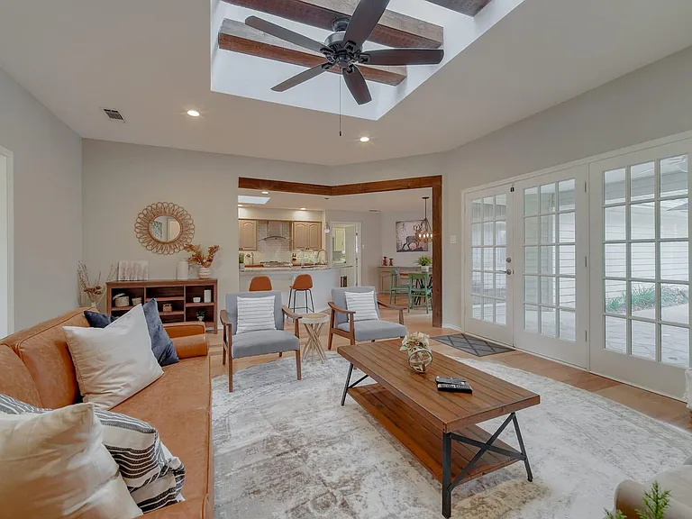 502 Stillmeadow Dr — Photo 7