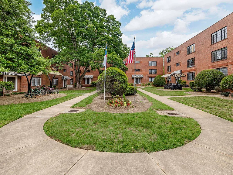 Cameron Court Apartments — Photo 51