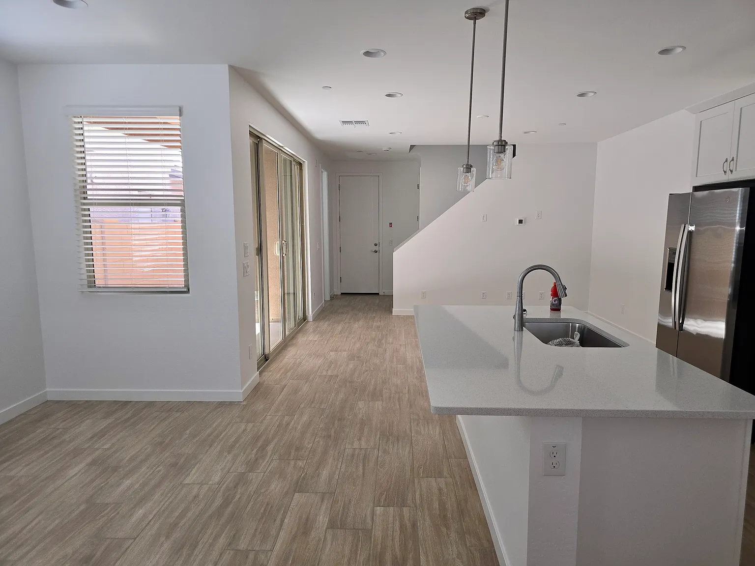 20644 W Thomas Rd — Photo 2