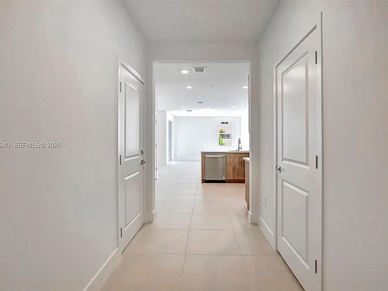 129 SW 171st Way — Photo 2