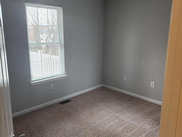 121 Deer Hill Ct — Photo 13