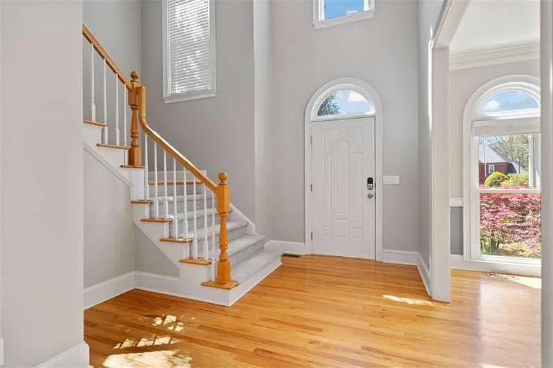 5 bed, 5.5 bath, 4986 sqft, $3,995 — Photo 3