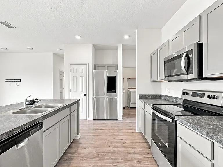 1261 SW Curry St — Photo 13