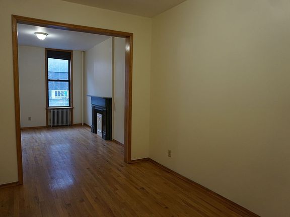 3rd image of 119 Bedford Ave APT 2L