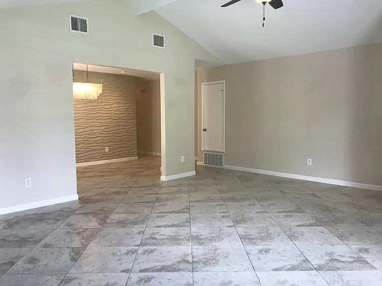 11638 Parkfield Dr — Photo 4