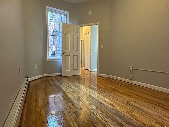 5th image of 170 Woodworth Ave