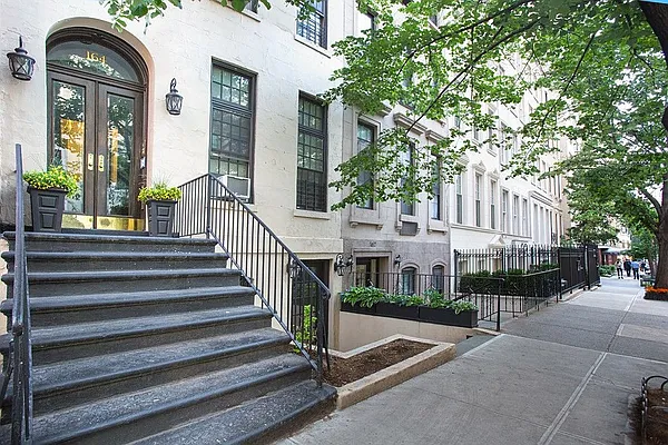 Rented by LG Fairmont Group | media 38