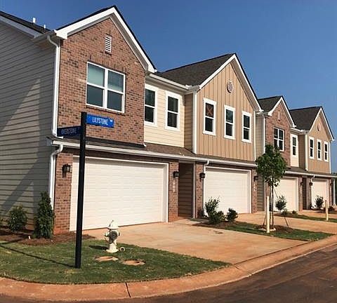 2nd image of 165 Heritage Blvd #28