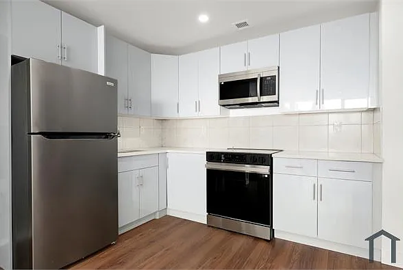 Studio, 342 sqft, $2,600 — Photo 2