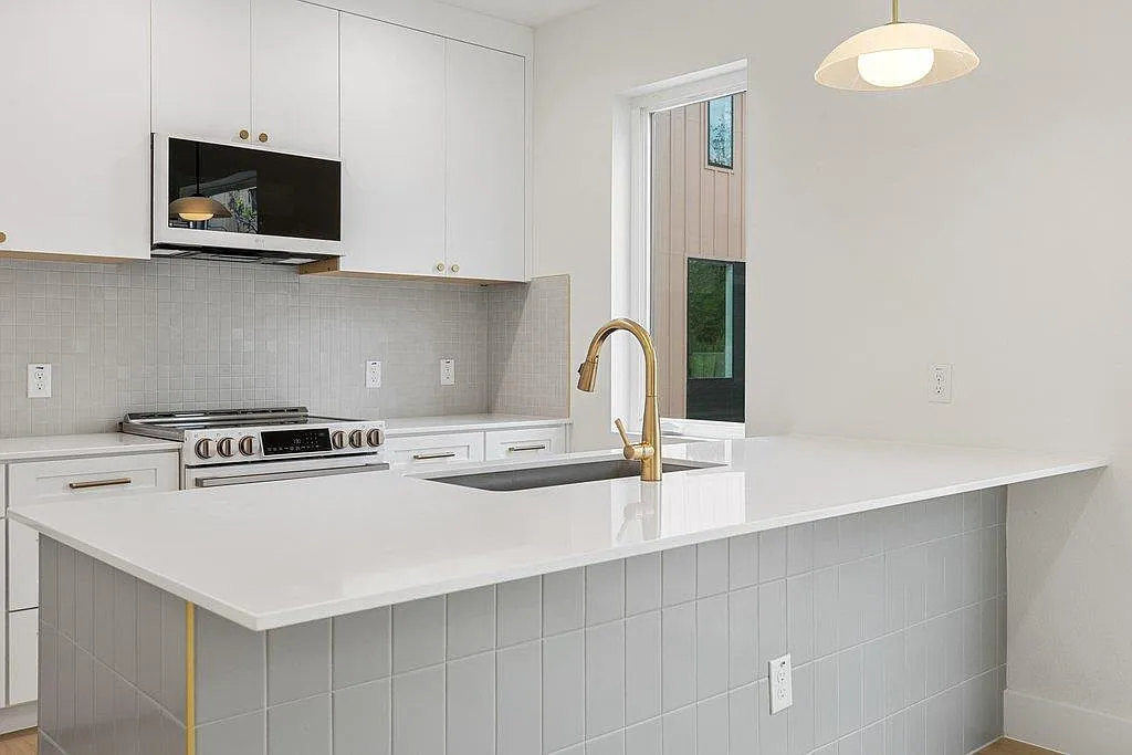 2 bed, 3.0 bath, 1884 sqft, $4,495 — Photo 4