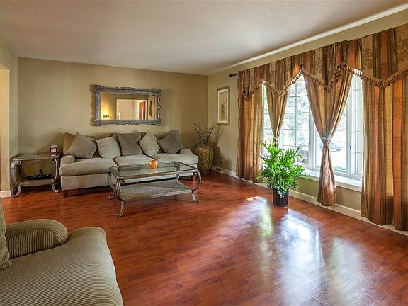 2nd image of 4485 Amesbury Dr