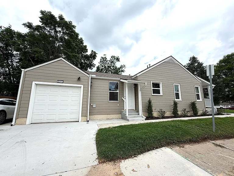 301 S College Ave — Photo 14