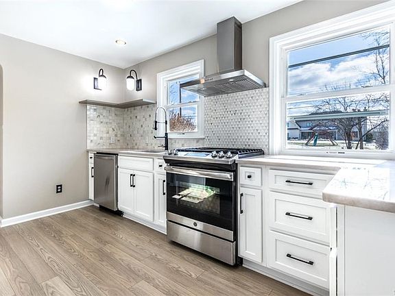 3rd image of 87 Argyle Ave