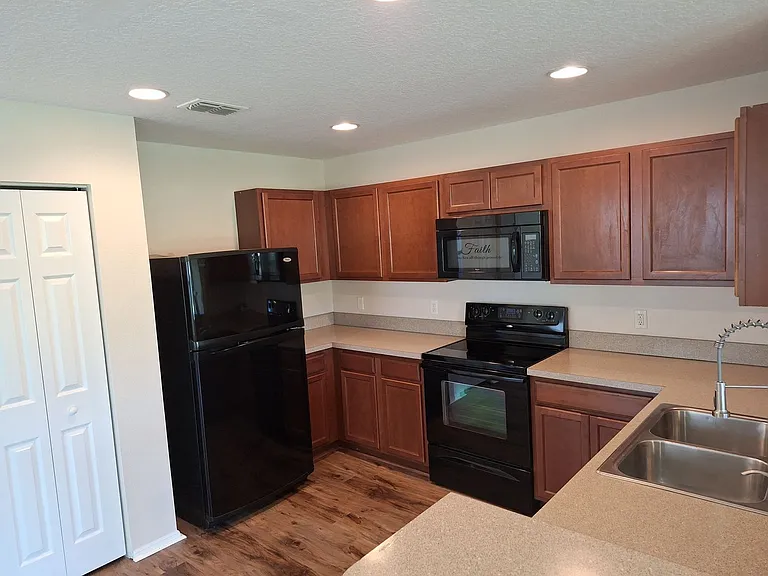 550 Mount Olympus Blvd #2 — Photo 5