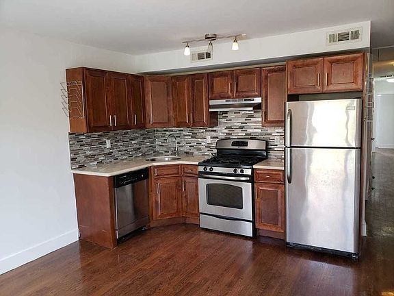 2nd image of 82 Lorraine St APT 3