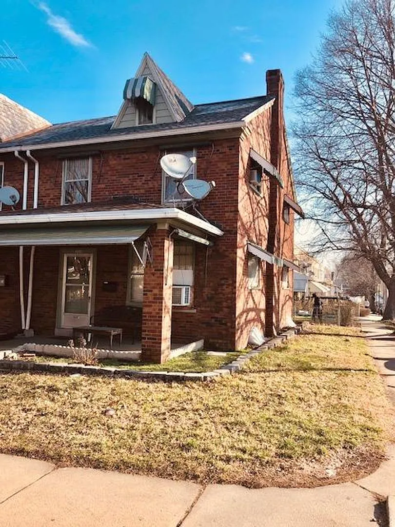 4 Bedroom In Lancaster City! — Photo 2