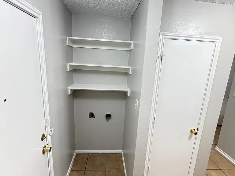 2640 Glenmore Dr — Photo 11
