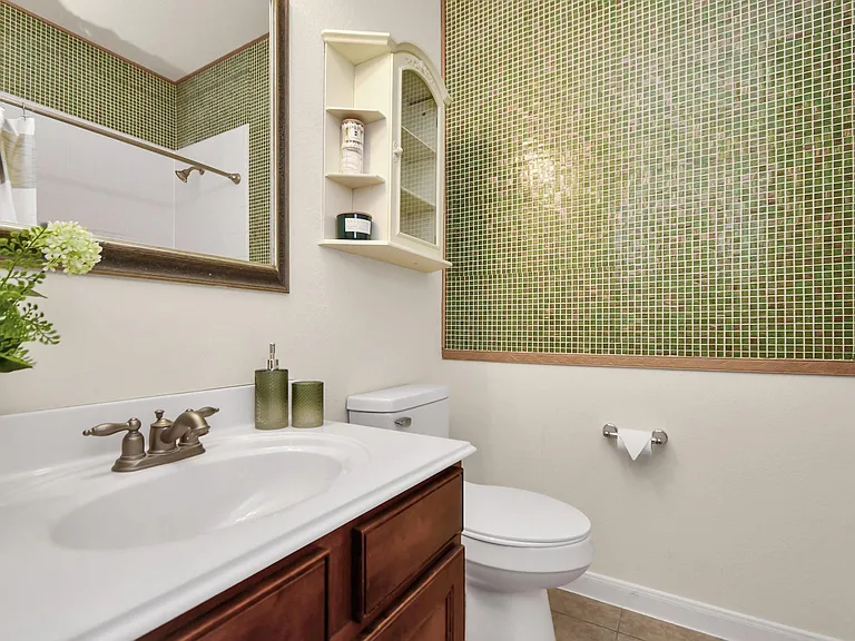 2626 Orchard Creek Ln — Photo 32