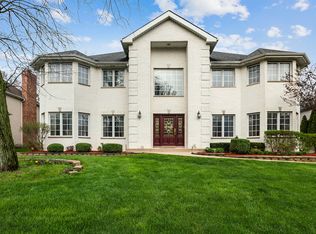 9012 Darien Woods Ct, Darien, IL 60561