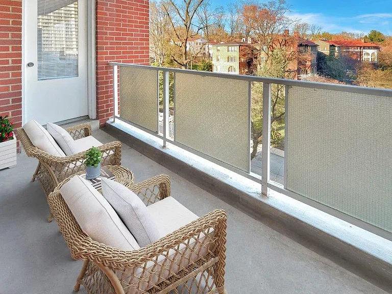 The Carlyle Apartment Homes — Photo 14