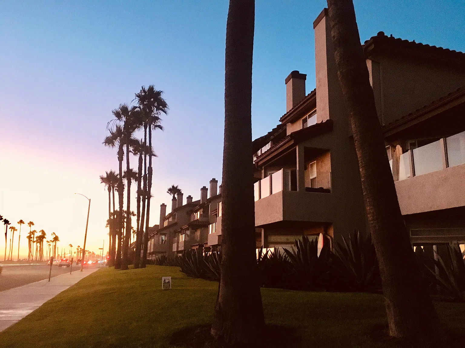 Pacific Coast Hwy, Huntington Beach — Photo 4