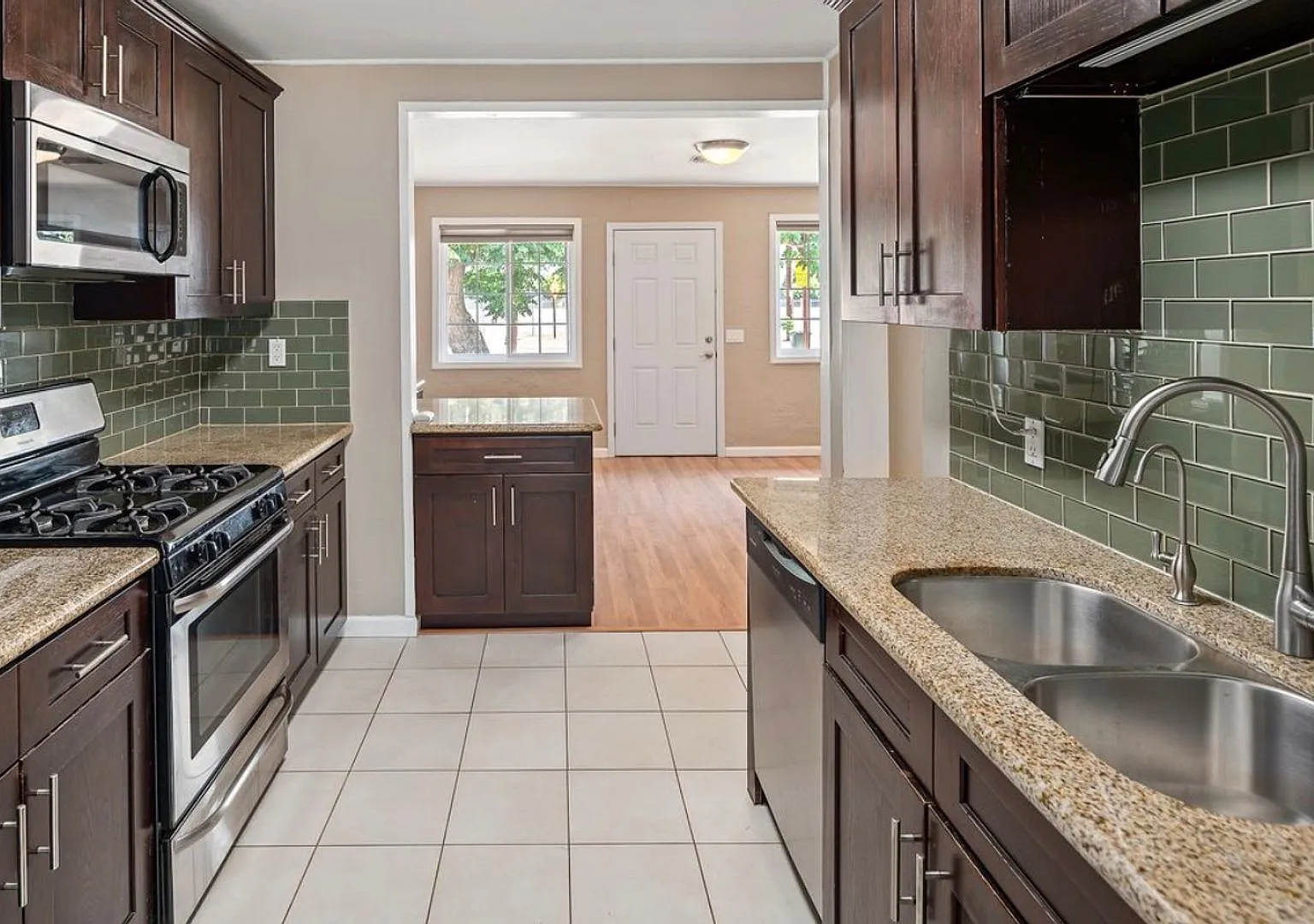 Updated 3BR/2BA ranch style home with huge backyard, parking and garage! — Photo 2