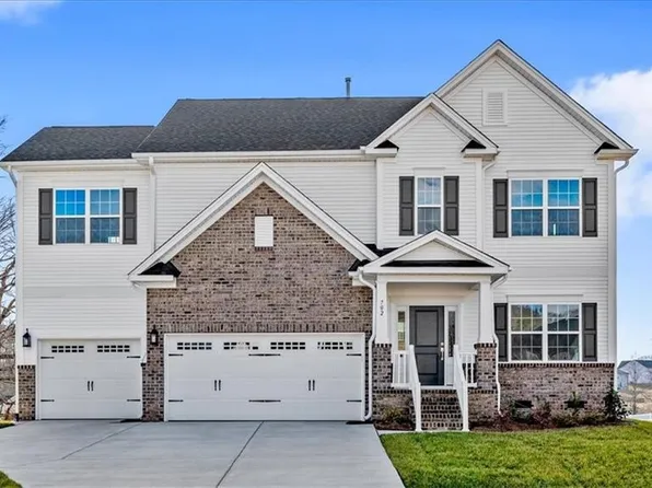 702 Fairmile Dr, Greensboro, NC 27455