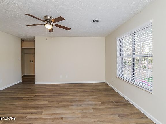 3rd image of 4207 Iona Way