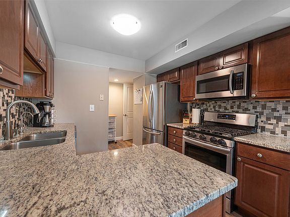 4th image of 2226 Andover Ct #2226