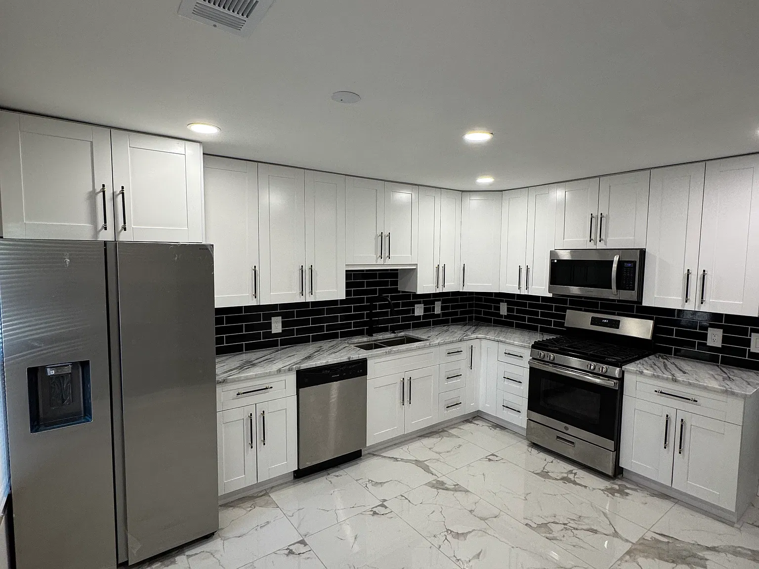 2 bed, 2.5 bath, 1500 sqft, $2,000 — Photo 3