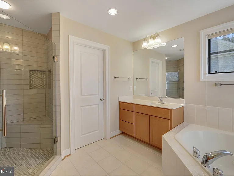 5922 Chesterbrook Rd — Photo 53